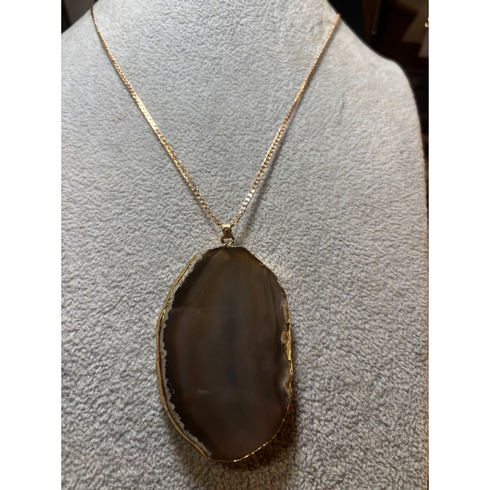 #22. Vintage-Inspired Natural Agate Slice Pendant Necklace